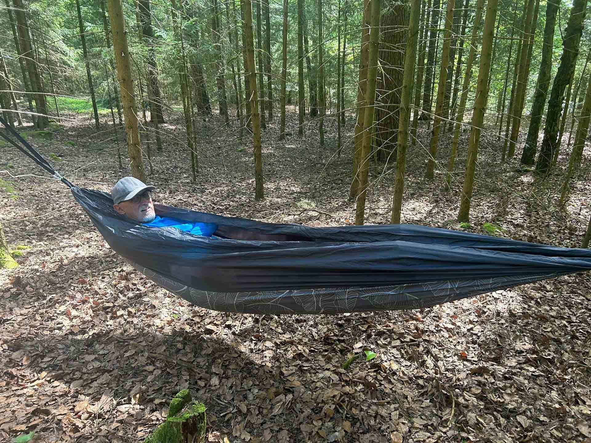 Trainer Dieter in der Hängematte